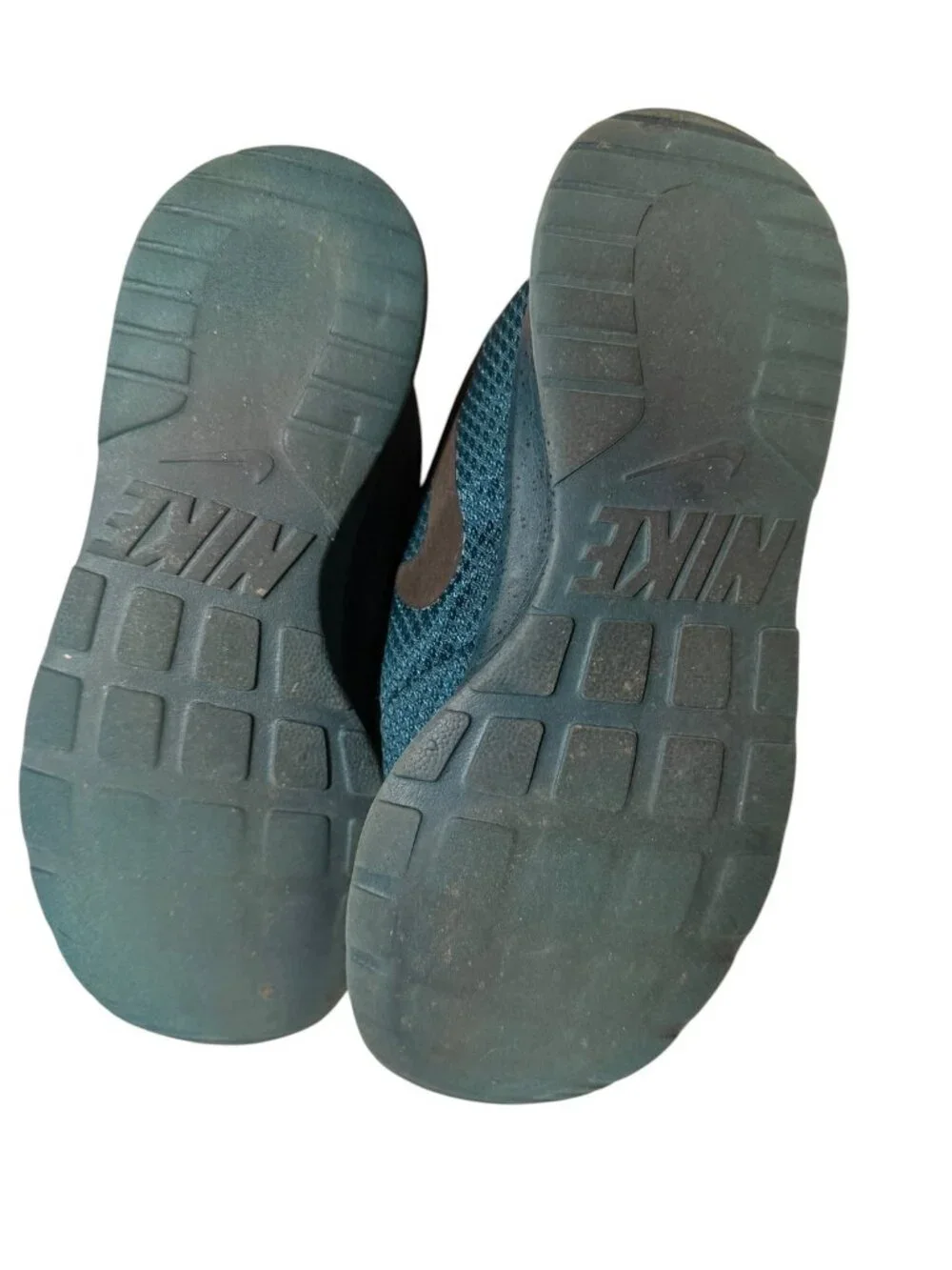 Nike Size 6.5 Athletic Running Sneakers with Mesh Upper
